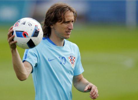 青海西宁：8000名选手参加环城跑迎新年